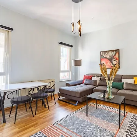 Flat Within Walking Distance To Flower Passage 이스탄불