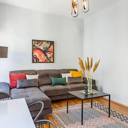아파트 Flat Within Walking Distance To Flower Passage