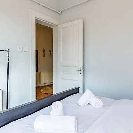 شقة Flat Within Walking Distance To Flower Passage *